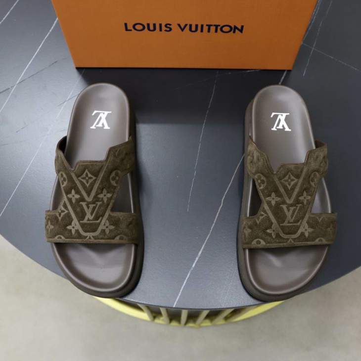 Picture of Louis Vuitton Slippers _SKULVsz38-44hnx06251475